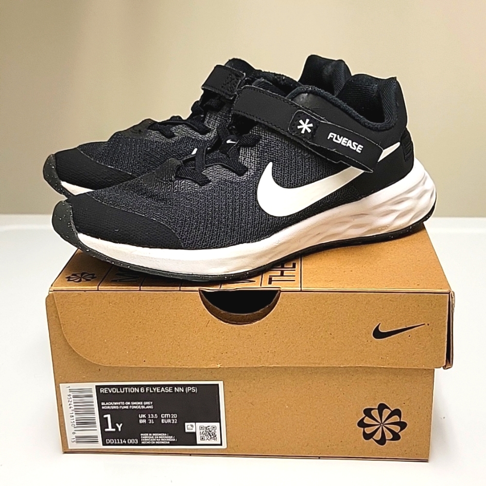 Nike Revolution 6 Girls Sneakers 1Y